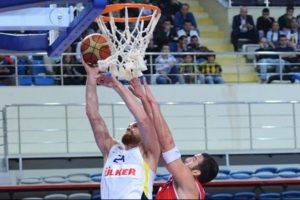 Fenerbah&ccedil;e &Uuml;lker farklı kazandı