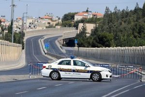 İsrail bayramda yolları kapatıyor