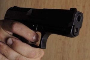 Pazarda başından vurulan kız &ouml;ld&uuml;