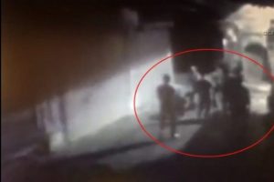 Oğlunun g&ouml;z&uuml; &ouml;n&uuml;nde &ouml;ld&uuml;rd&uuml;ler
