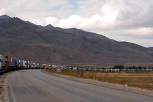 Y&uuml;zlerce T&uuml;rk şof&ouml;r&uuml; İran sınırında mahsur