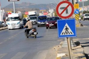 İki otomobil &ccedil;arpıştı: 6 yaralı
