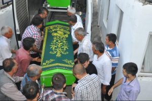 Bayram yolu kana bulandı: 2 &ouml;l&uuml;, 5 yaralı