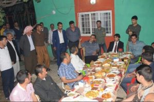 Futbol kul&uuml;b&uuml;nden Ezidilere yemek