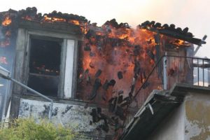 Bursa'da tarihi evde esrarengiz yangın!