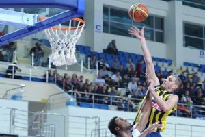 Fenerbah&ccedil;e &ccedil;eyrek finalde