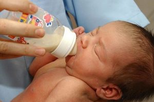 Tıp tarihinde ilk: Nakil rahimle bebek doğdu