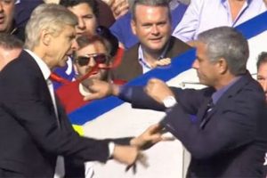 Wenger-Mourinho birbirine girdi!