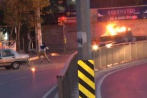 İzinsiz g&ouml;steriye polis m&uuml;dahalesi