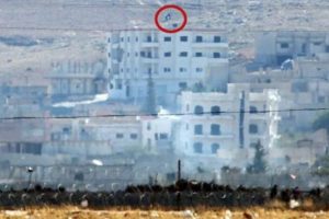 IŞİD, Kobani'ye bayrağı astı!