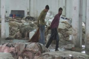 Depodaki deriler mahalleliyi ayaklandırdı