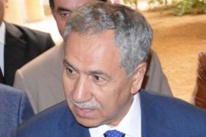 B&uuml;lent Arın&ccedil;: ''Hanımla kavga ediyorum''