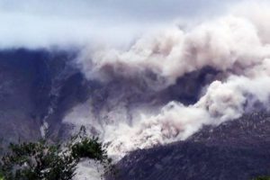 Sinabung tekrar faaliyete ge&ccedil;ti