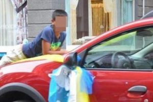 Damadın kullandığı gelin arabası kaza yaptı
