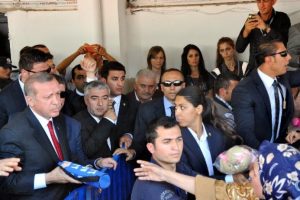 Bu kez Suriyeli &ccedil;ocukları sevindirdi
