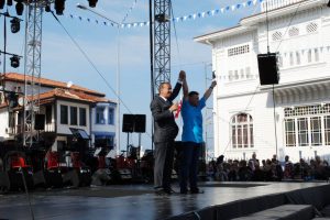 Bursa'da m&uuml;tareke kutlamaları başladı