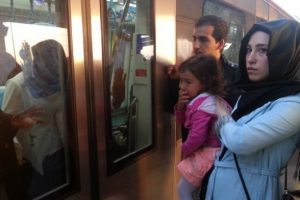Marmaray'da &ccedil;ığlık sesleri, bir annenin zor anları