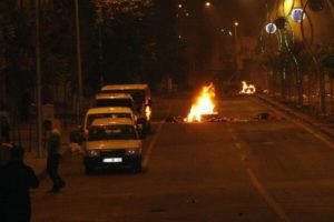Diyarbakır'daki olaylarda 2 &ouml;l&uuml; var