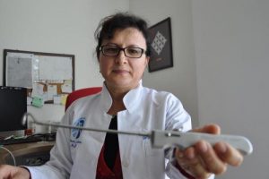 Vajinal b&ouml;lgeyi a&ccedil;madan dikiş atan cihaz geliştirdiler