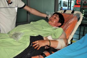 Yemek yaparken d&uuml;d&uuml;kl&uuml; tencere patladı!