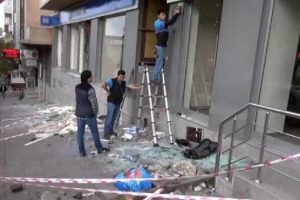 Savaş alanına d&ouml;nen Bağcılar'da bug&uuml;n