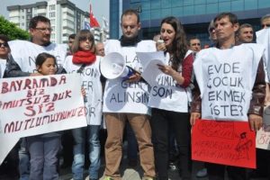 Taşeron iş&ccedil;ilerden oturma eylemi