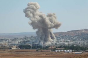 Koalisyon g&uuml;&ccedil;leri Kobani merkezi vurdu