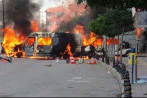 Van'da eylemlerin bilan&ccedil;osu: 1 &ouml;l&uuml;, 31 yaralı