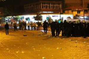 Kobani gerginliği gece boyunca s&uuml;rd&uuml;