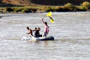 YPG'ye katılmak i&ccedil;in botlarla nehri ge&ccedil;tiler