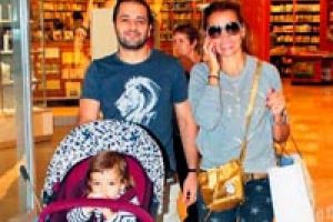 &Ccedil;ekirdek aile alışveriş keyfi...