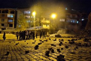 Okulu ateşe verdiler
