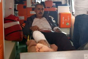 Karakola giden kamyonu ateşe verdiler
