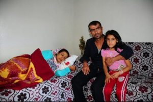 Eylemciler y&uuml;z&uuml;nden bebeğini d&uuml;ş&uuml;rd&uuml;