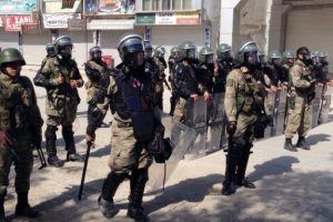 Ağrı'da asker şehre indi