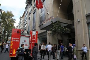 Nişantaşı'daki AVM'de yangın &ccedil;ıktı