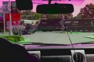 Y&uuml;k treni son hızla TIR'a &ccedil;arptı