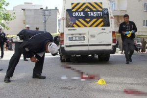 Servis dehşeti! Babaanne ile torunu &ouml;ld&uuml;!