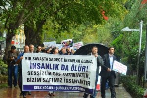 &Uuml;niversite &ouml;ğrencileri ve KESK beraber y&uuml;r&uuml;d&uuml;