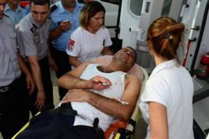 Polis aracına molotoflu saldırı