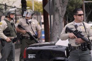 ABD polisi siyahi bir genci daha vurdu