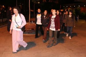 Havalimanında g&ouml;zaltına alınan kadınlar serbest bırakıldı