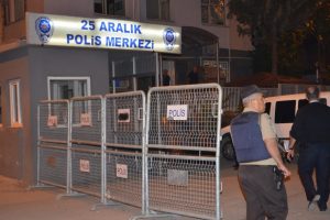 Gaziantep'te polis merkezine saldırı: 3 polis yaralandı