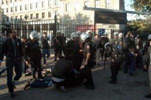 İstanbul &Uuml;niversitesinde yine olay