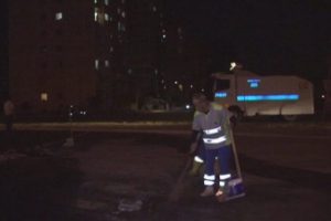 TOMA korumalı cadde temizliği