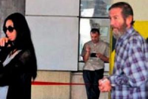 Şensoy'un yanındaki esmer kim?