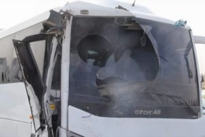 Polis taşıyan midib&uuml;s kaza yaptı