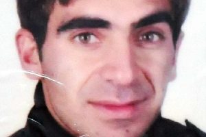 Elektrik kablosuyla kendini astı