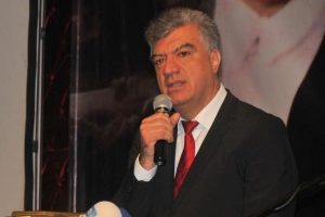 İktidar i&ccedil;in 'kalkınma' şartı koydu