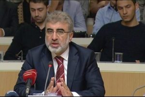 "En &ccedil;ok dinlenen bakan" &ouml;d&uuml;l&uuml; onun